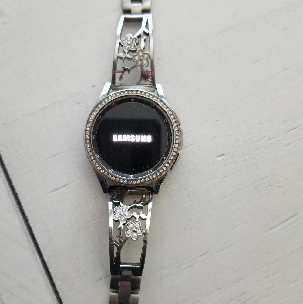 USED BUT LIKE NEW Samsung Electronics Galaxy Watch 4 Classic 42mm Smartwatch